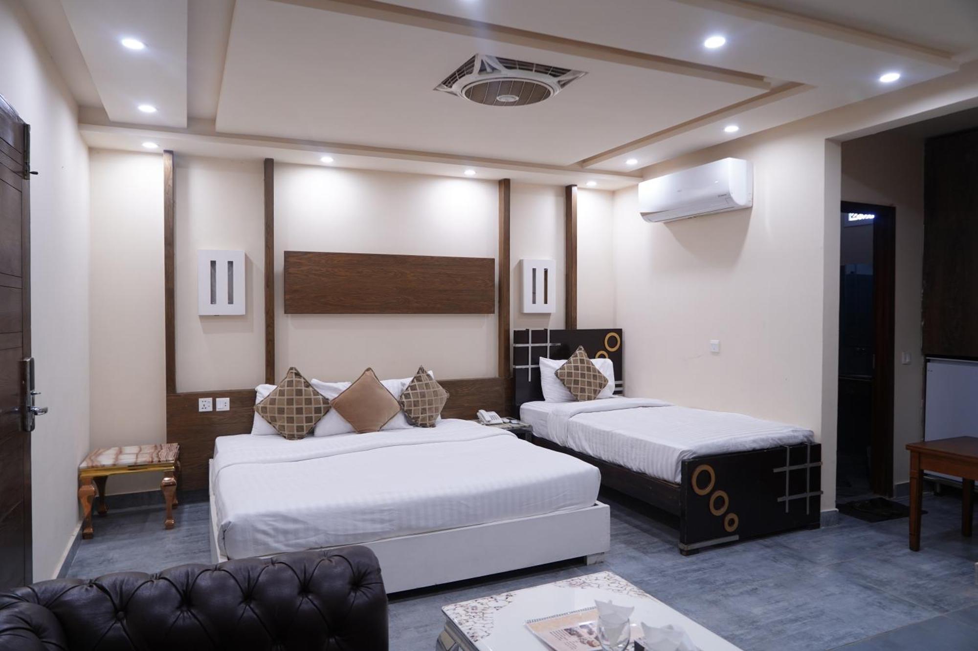 Hotel Avalon Suites Multan Luaran gambar