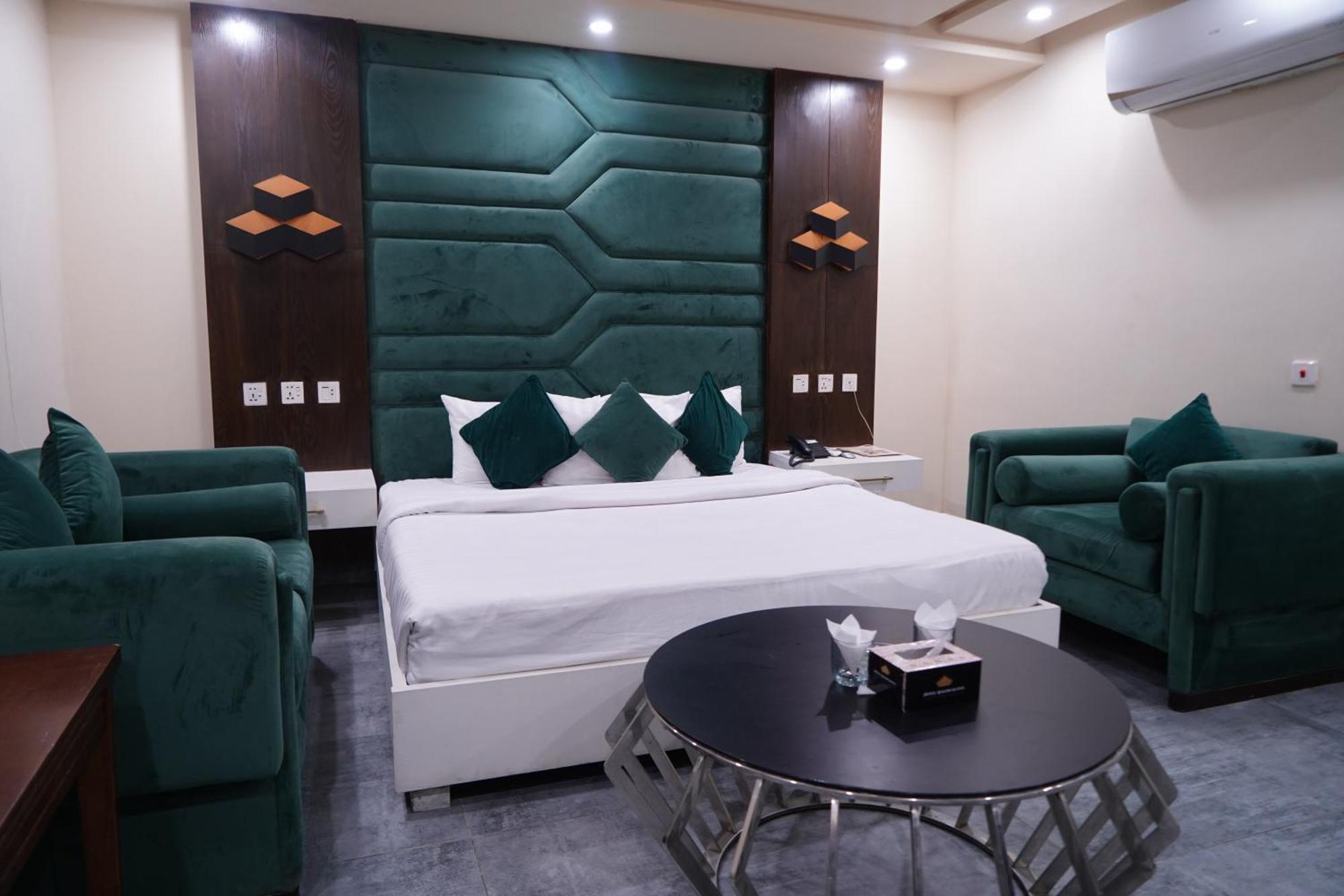 Hotel Avalon Suites Multan Luaran gambar