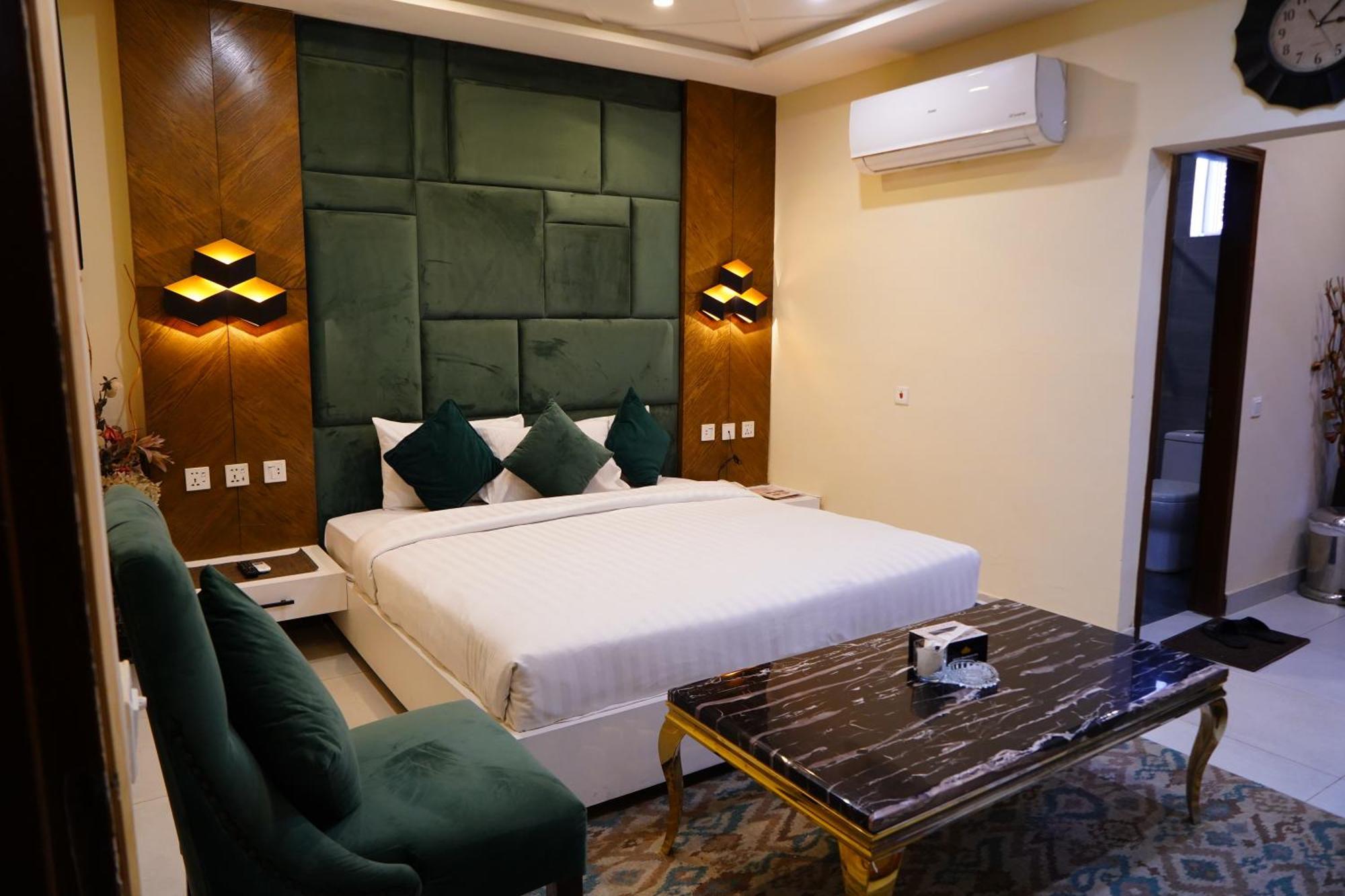 Hotel Avalon Suites Multan Luaran gambar
