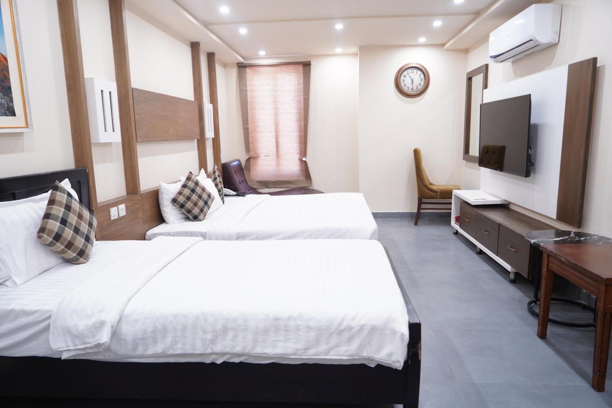 Hotel Avalon Suites Multan Luaran gambar