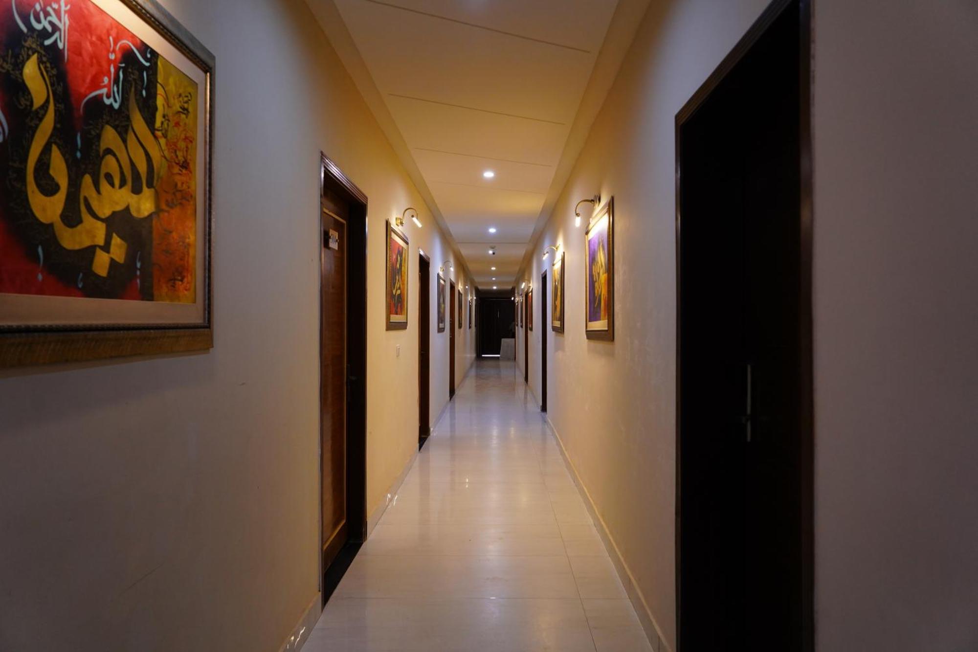 Hotel Avalon Suites Multan Luaran gambar