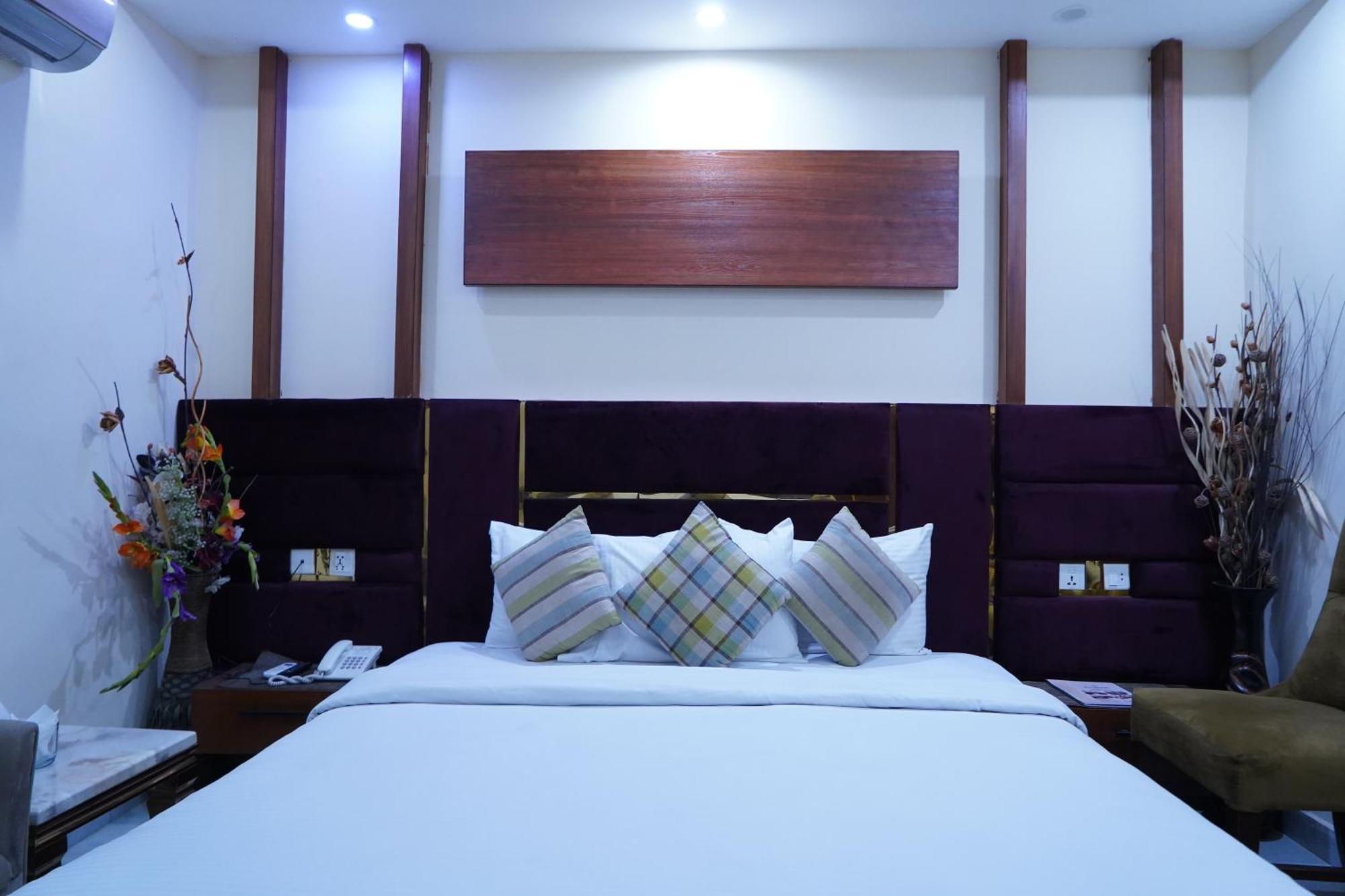 Hotel Avalon Suites Multan Luaran gambar