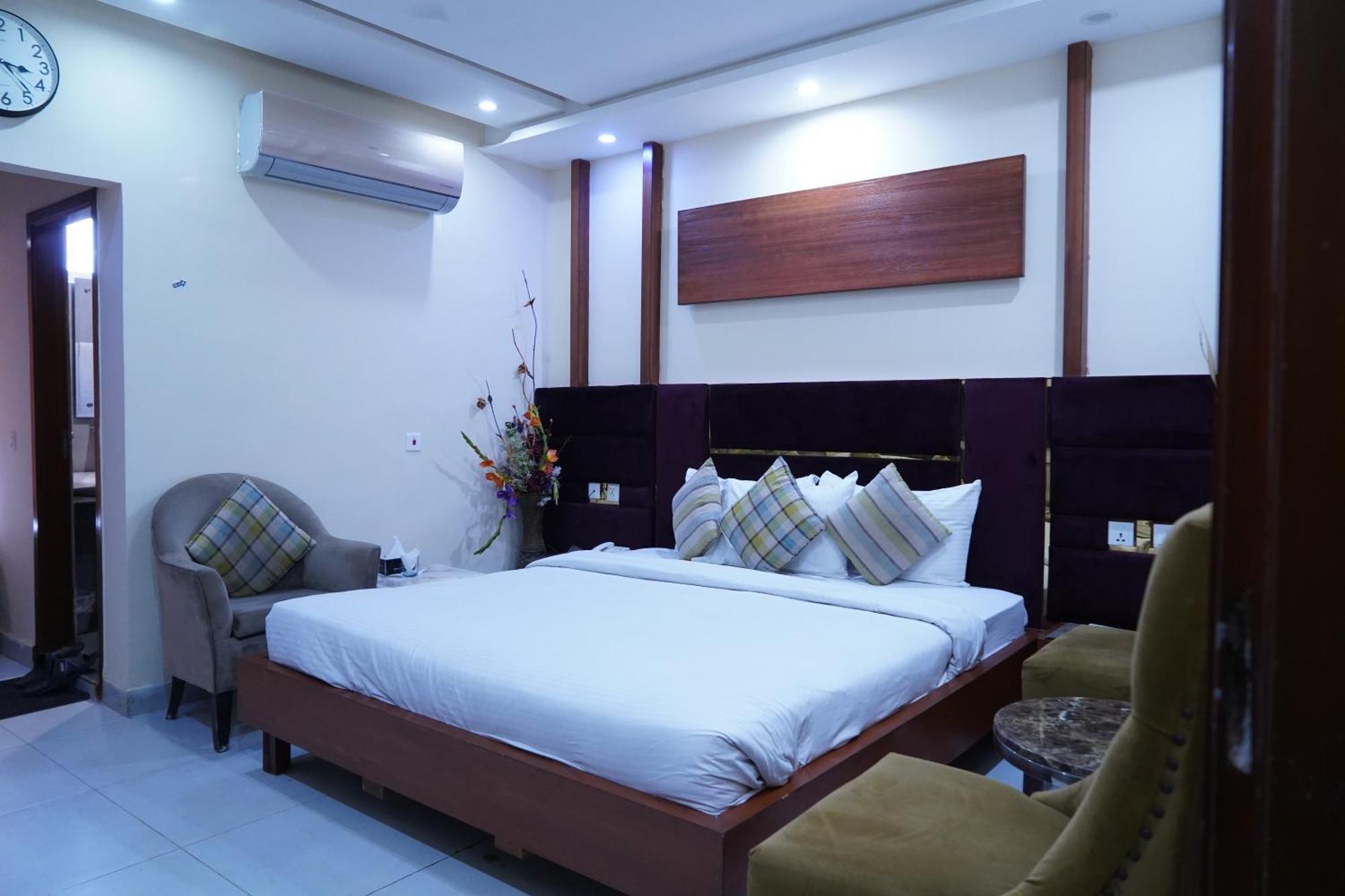 Hotel Avalon Suites Multan Luaran gambar