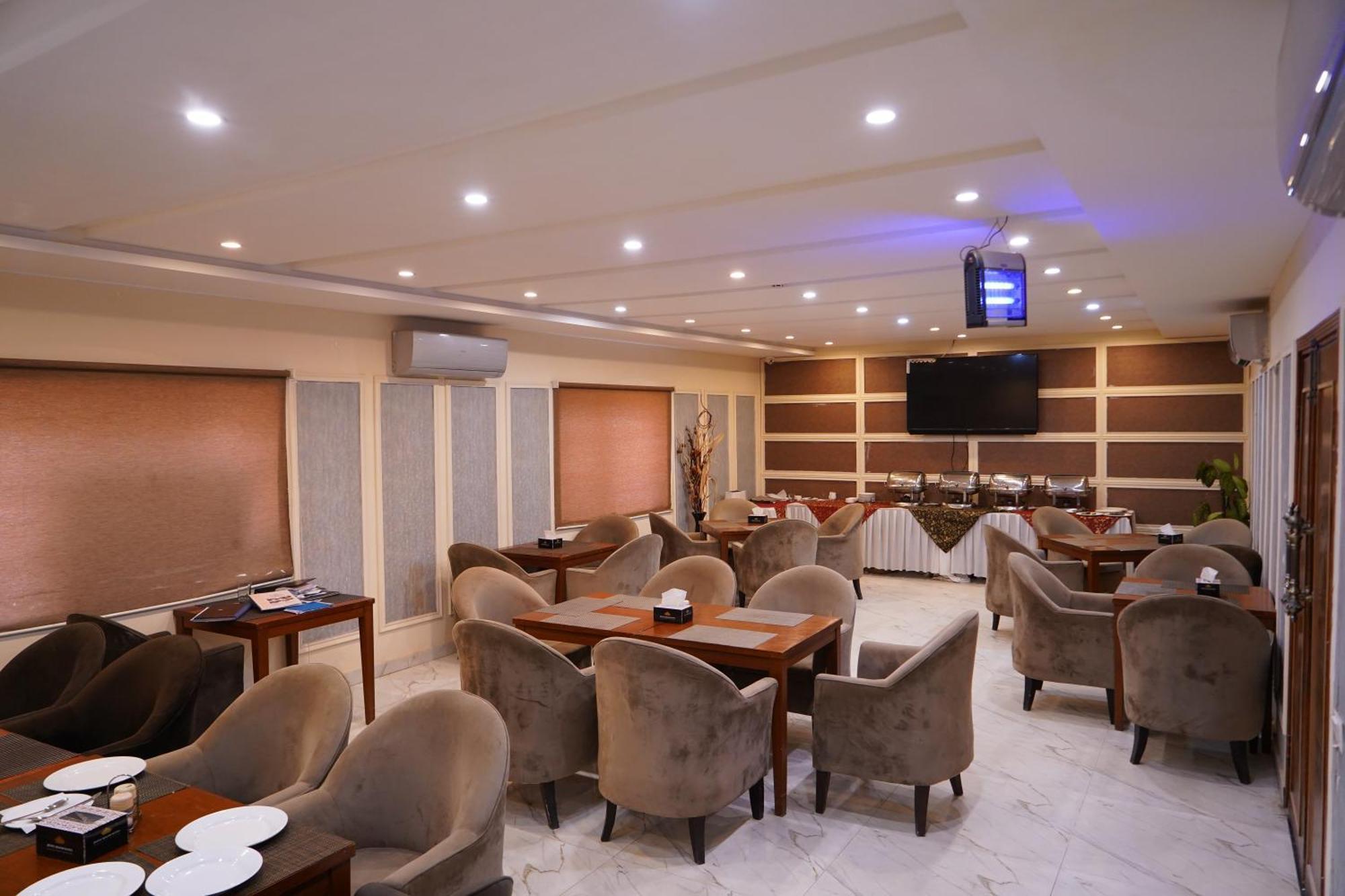 Hotel Avalon Suites Multan Luaran gambar