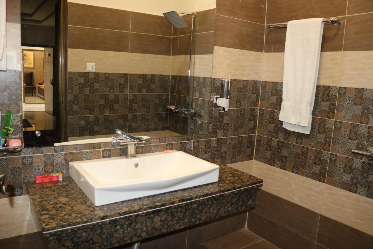 Hotel Avalon Suites Multan Luaran gambar