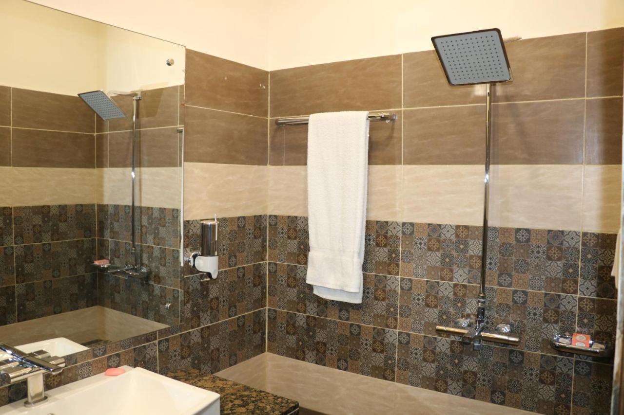 Hotel Avalon Suites Multan Luaran gambar