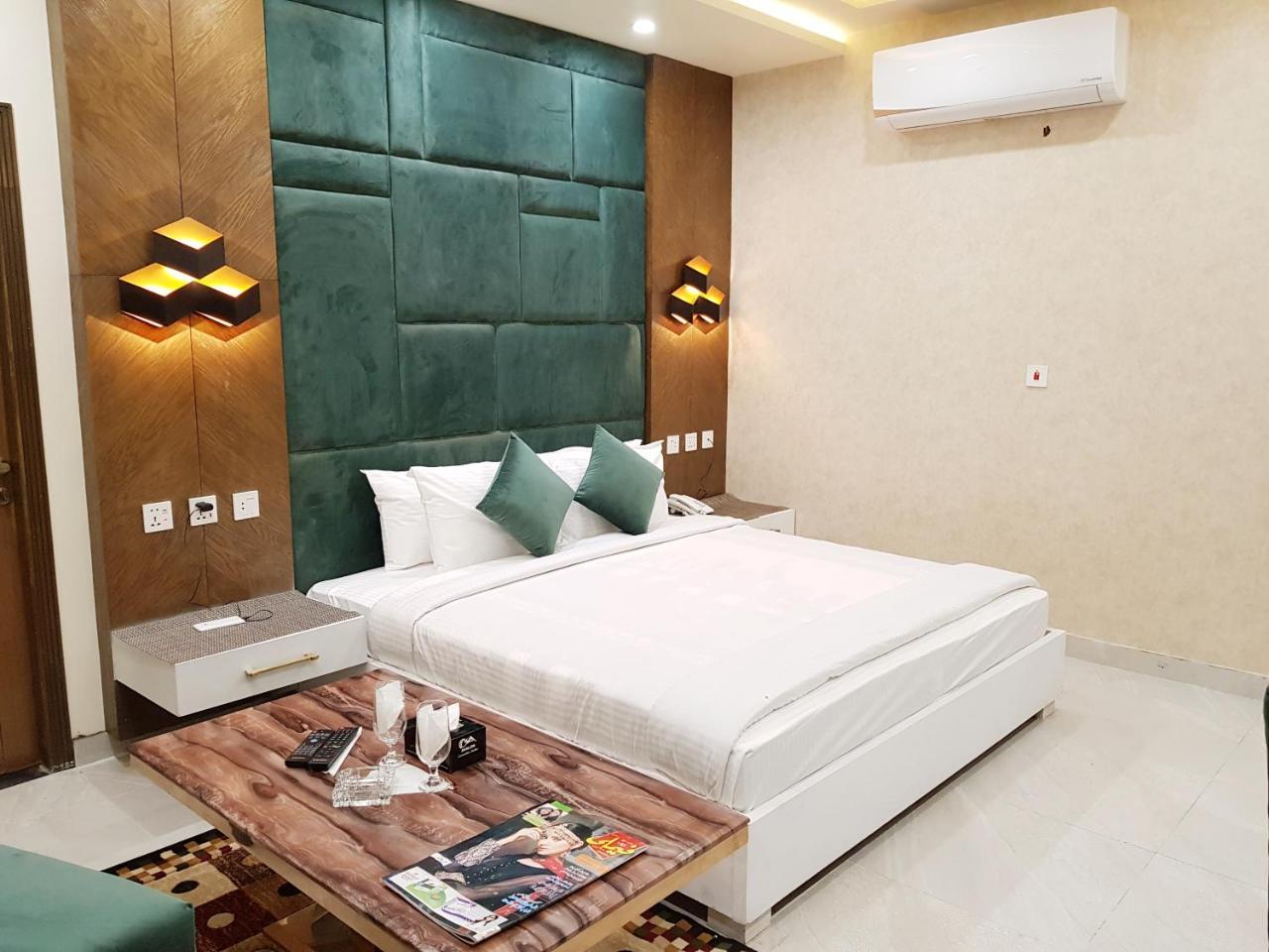 Hotel Avalon Suites Multan Luaran gambar
